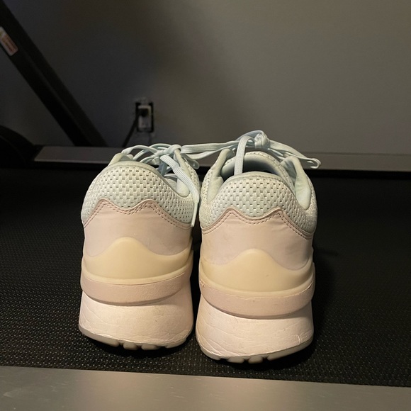 Adidas shoes - Picture 4 of 5